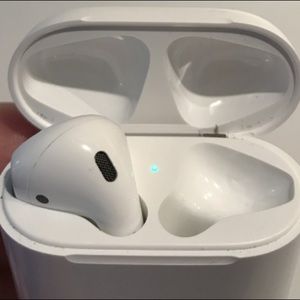 Apple Wireless Charging Case for AirPods